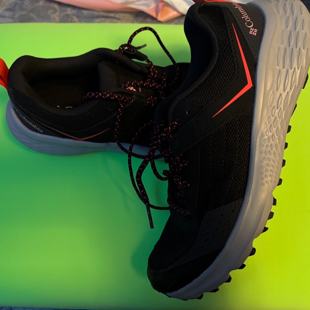 Columbia hiking shoes - Picture 2 of 4